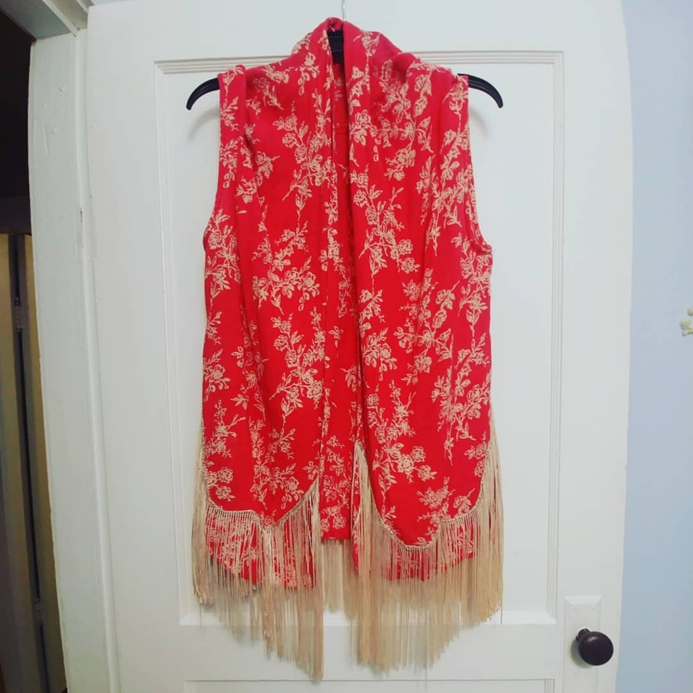 Sleeveless Shrug with Fringe